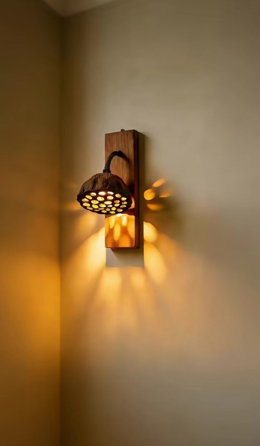چراغ دیواری لوتوس